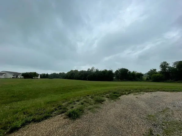 6 Northridge Dr, Clinton, IL 61727