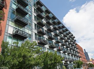 1224 W Van Buren Ave #822, Chicago, IL 60607