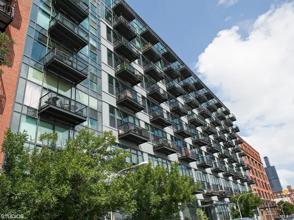 1224 W Van Buren Ave #822, Chicago, IL 60607