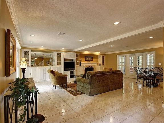 3rd image of 4408 Oak Ln