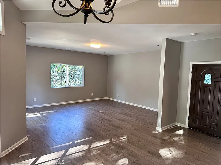 5371 Topeka Dr — Photo 7