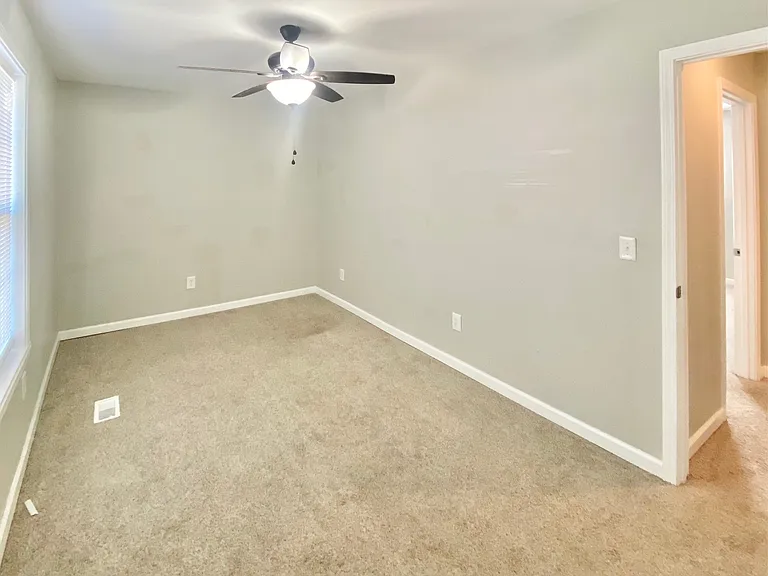 102 Petworth Dr — Photo 11