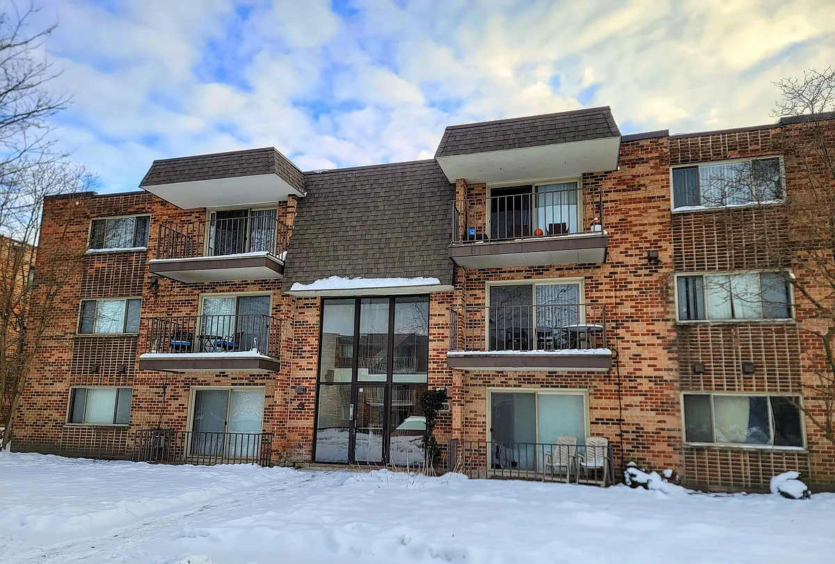 Building Photo - Sandalwood Dr