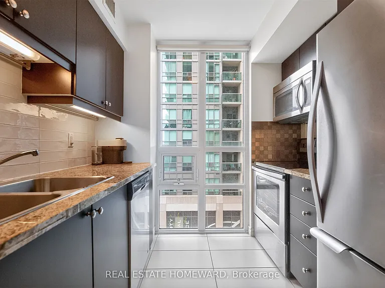 25 Lower Simcoe St #518 — Photo 8