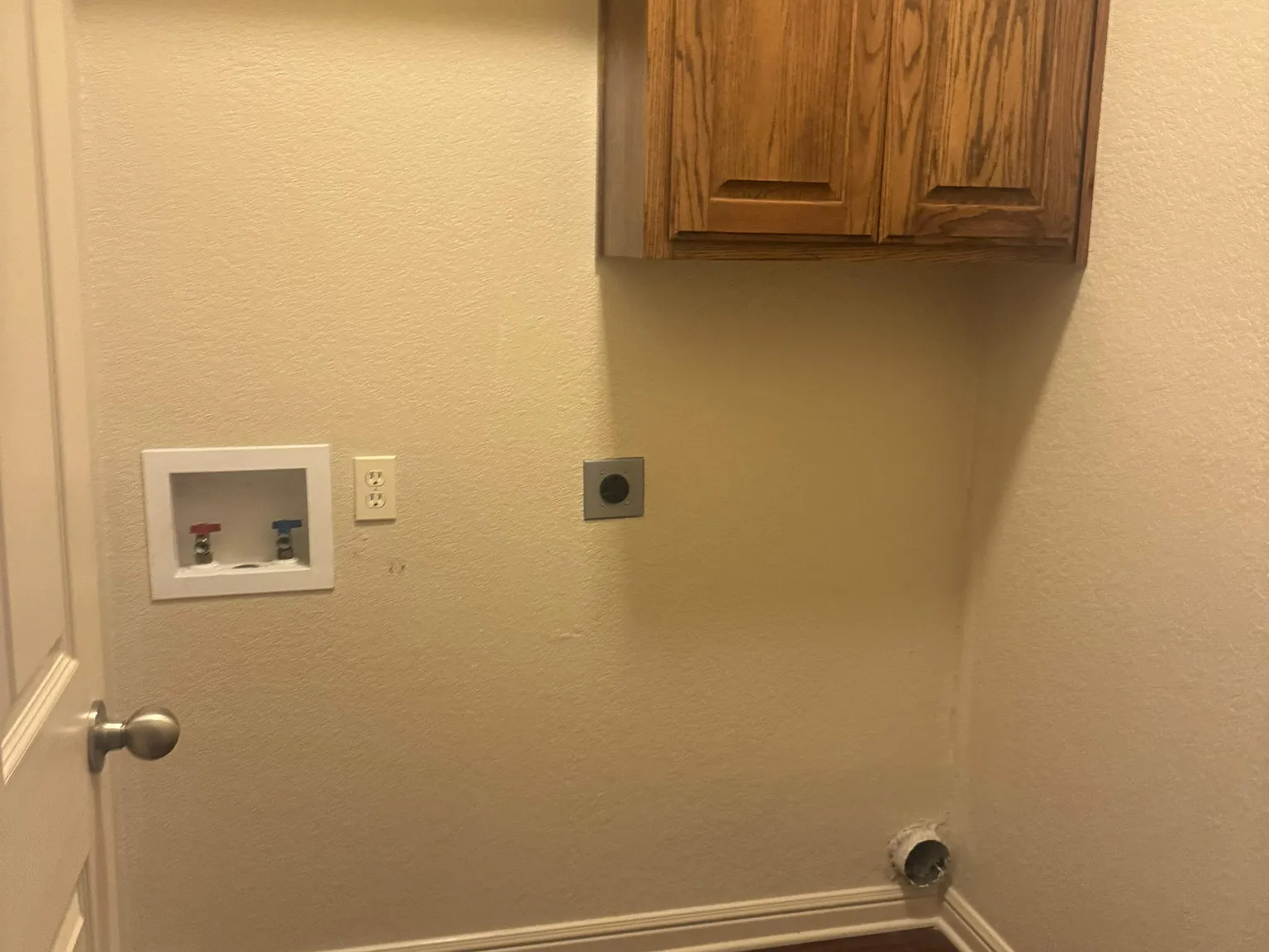 2 bed, 1026 sqft, $1,300 — Photo 2