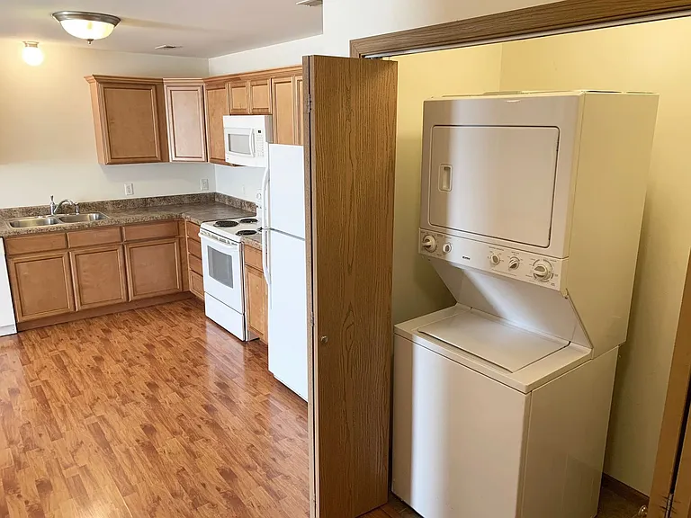 915 N Frederick St — Photo 17