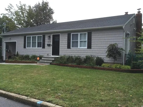 220 W 4th Street, Deer Park, NY 11729