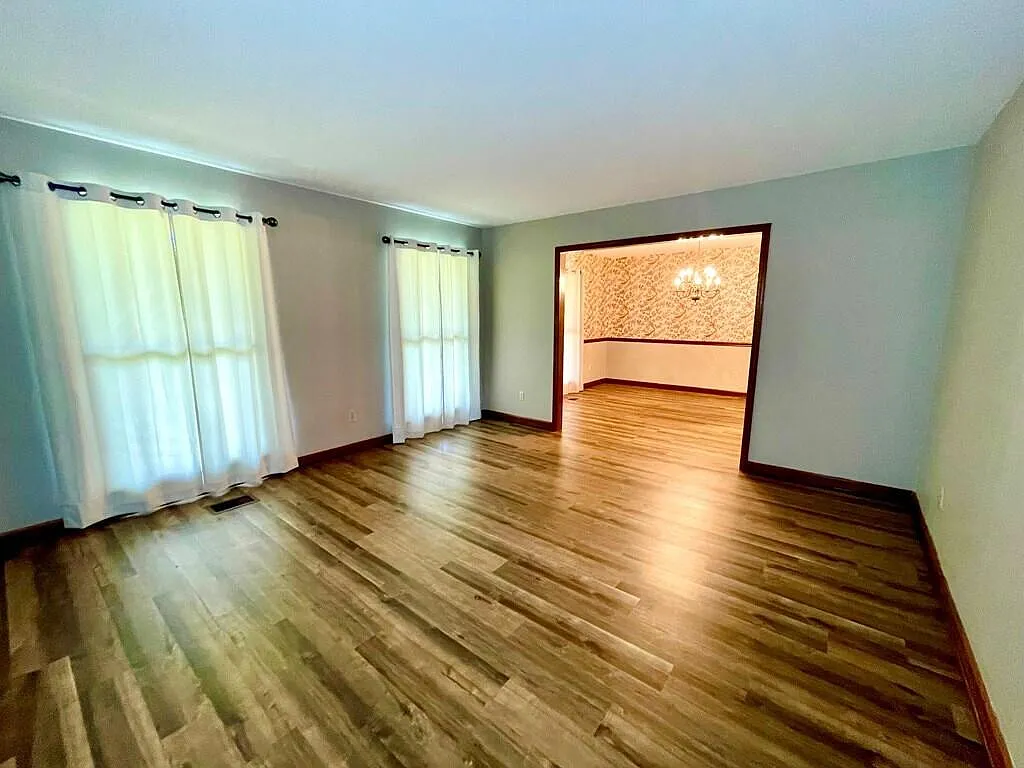 3 bed, 2.5 bath, 2224 sqft, $2,000 — Photo 3