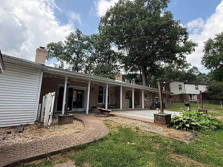 192 Valley Dr — Photo 2