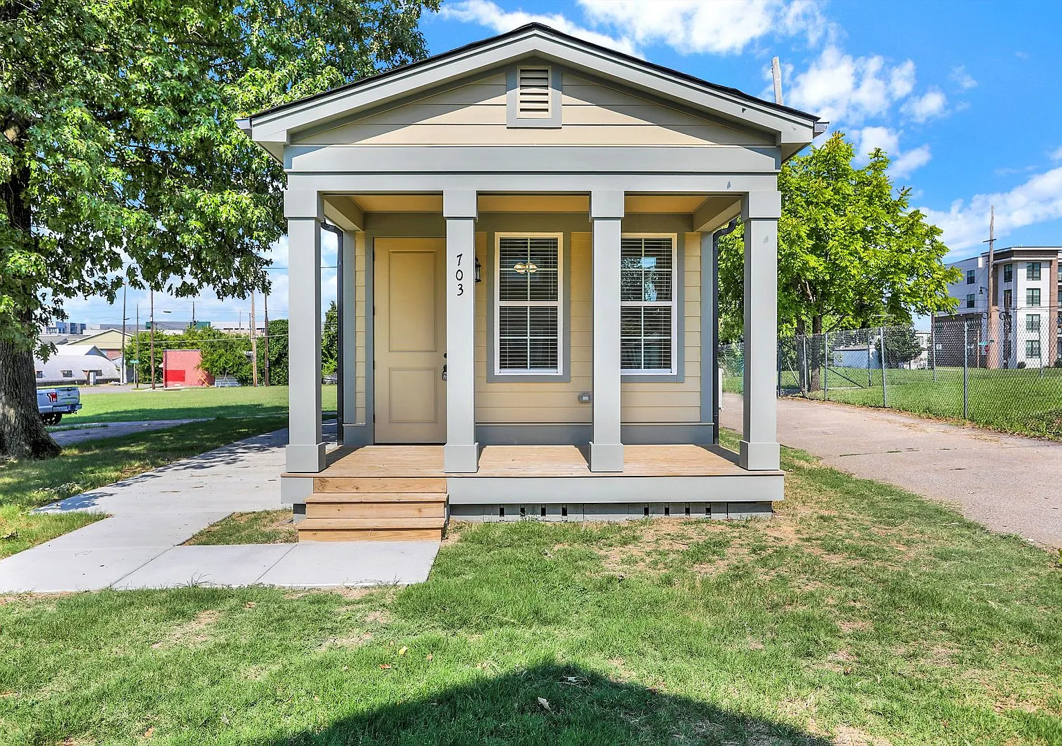 1BR Home Near Downtown | 477 sq ft | Appliances Included — Photo 3