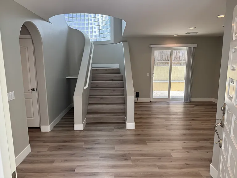 136 N Rios Ave — Photo 2