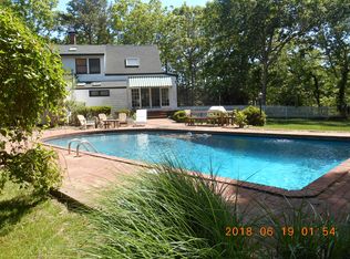 91 E Tiana Rd, Hampton Bays, NY 11946