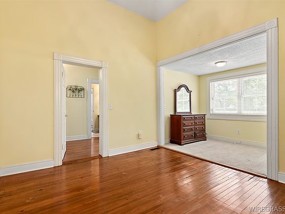 4th image of 409 W Lee St
