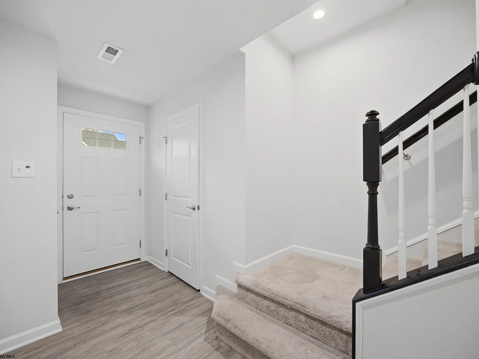 3 bed, 2.5 bath, $2,049 — Photo 3