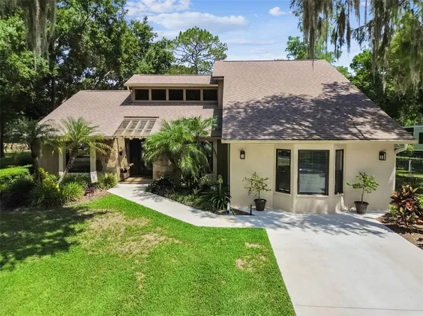 17011 Dennis Rd, Lutz, FL 33558