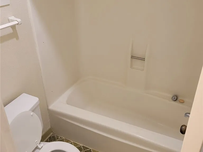 1802 Leona Dr — Photo 15