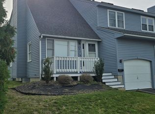 679B Burncoat St, Worcester, MA 01606