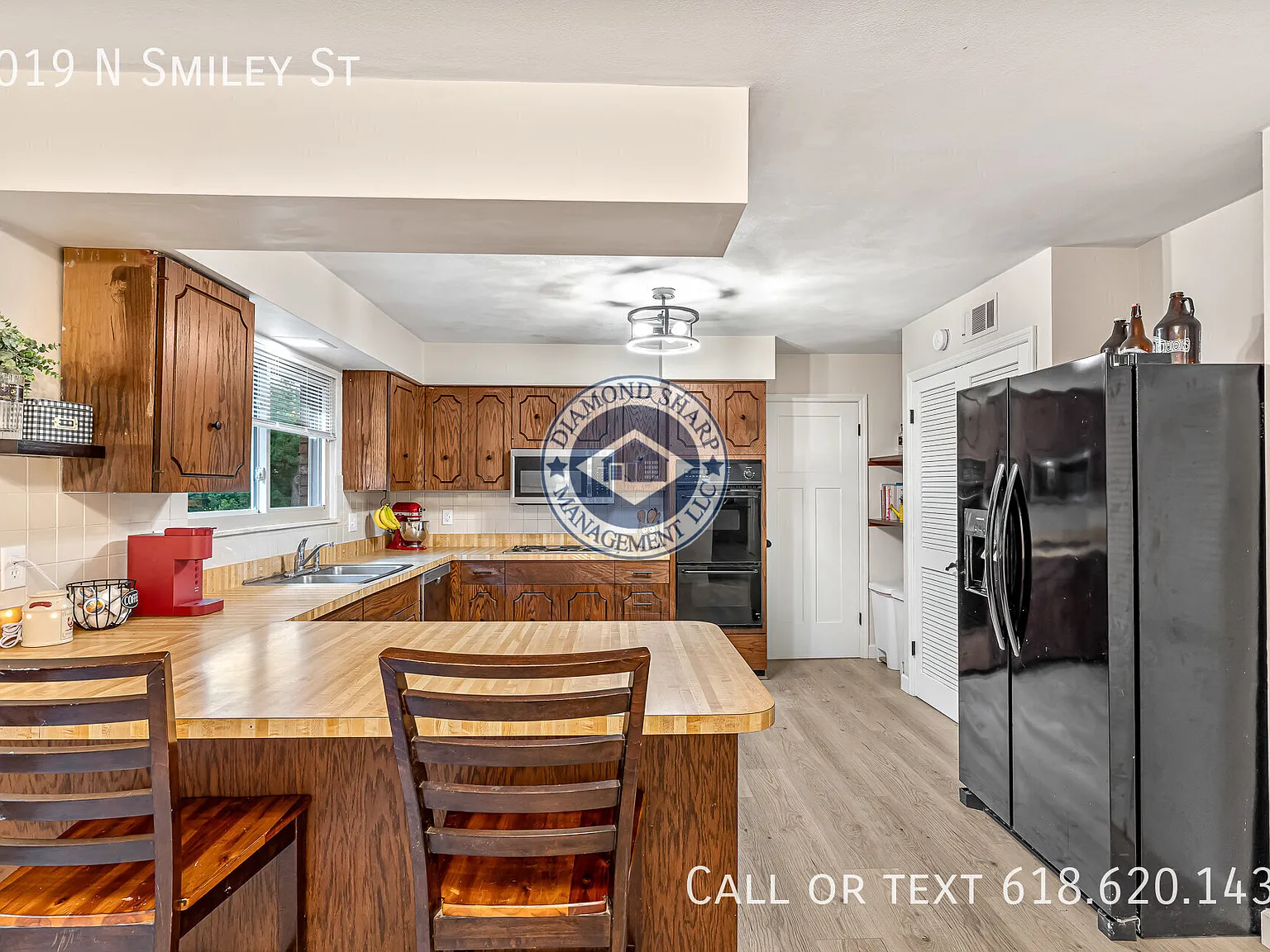 4 bed, 2.5 bath, 2492 sqft, $3,000 — Photo 2