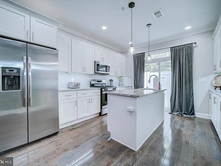 1513 S Lambert St — Photo 30