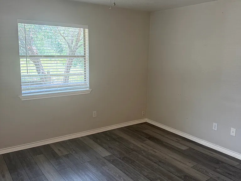 804 W Oak Ridge Dr #B — Photo 3