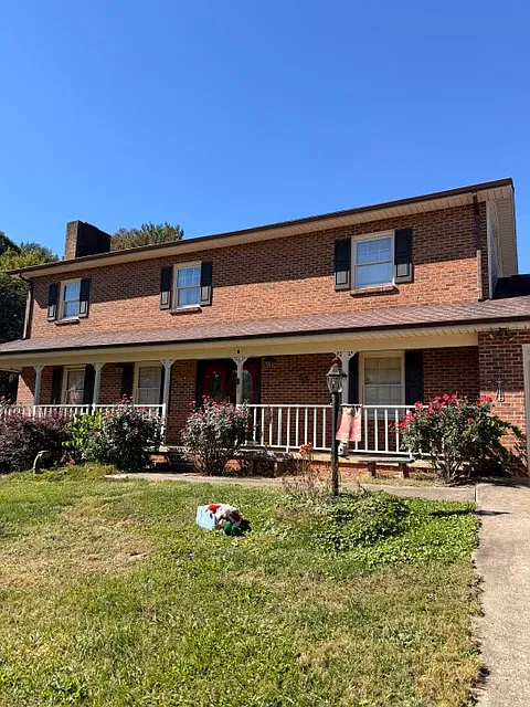 4 bed, 2900 sqft, $2,500 — Photo 1