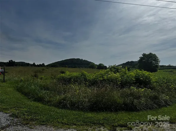 72 Canary Ln #9, Hendersonville, NC 28792