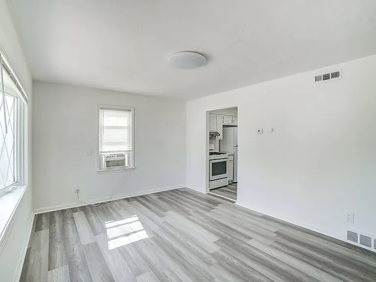13117 Wilton Ave — Photo 10