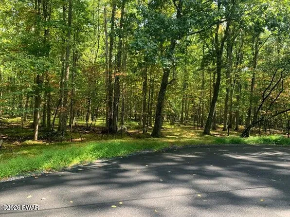 268 Evergreen Ct, Lackawaxen, PA 18435