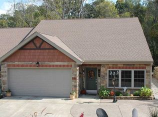 380 Sugar Maple Cir, Washington, PA 15301