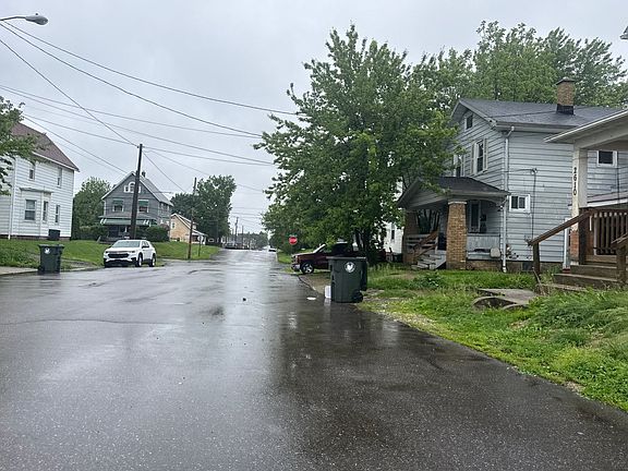 4th image of 2615 10th St SW