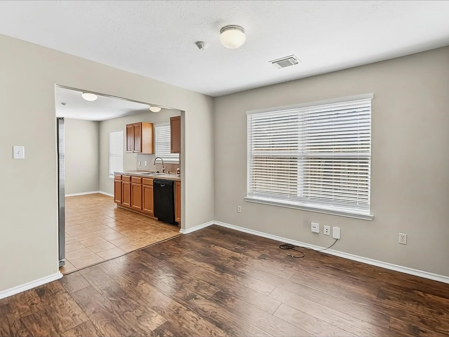 3 bed, 2.5 bath, 1702 sqft, $1,810 — Photo 4