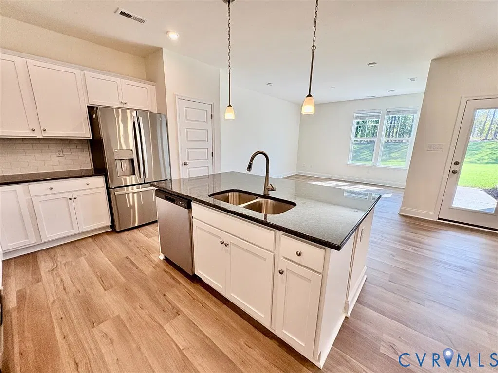 3 bed, 2.5 bath, 1685 sqft, $2,600 — Photo 4