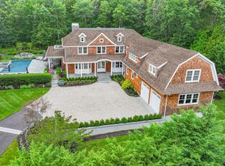 2 Rose Ct, Southampton, NY 11968
