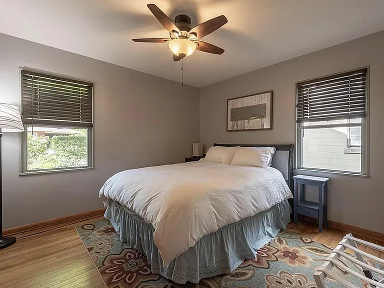904 E Maxwell Ln — Photo 11