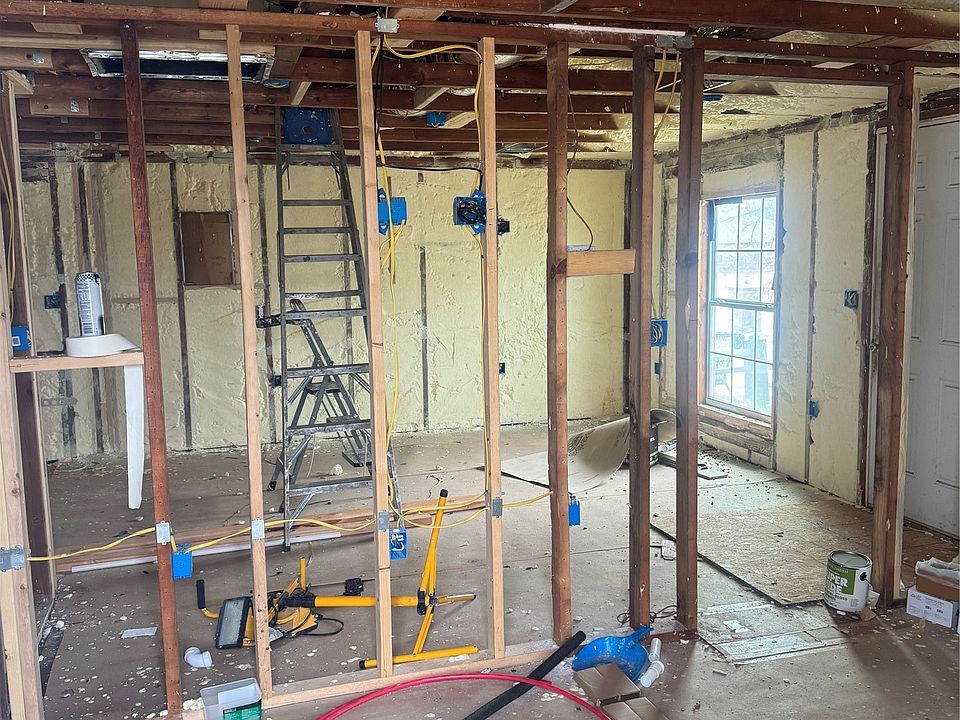 2nd image of 602 F St SE