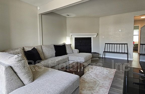 3rd image of 5561 Lynbrook Lndg