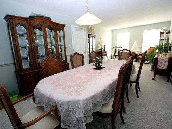 3rd image of 211 Amesbury Ln