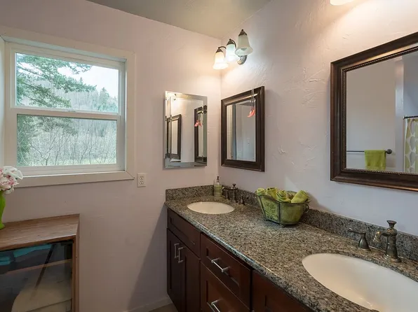 3020 Yasek Loop, Toledo, OR 97391