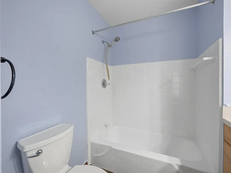 7015 Pella Dr — Photo 25