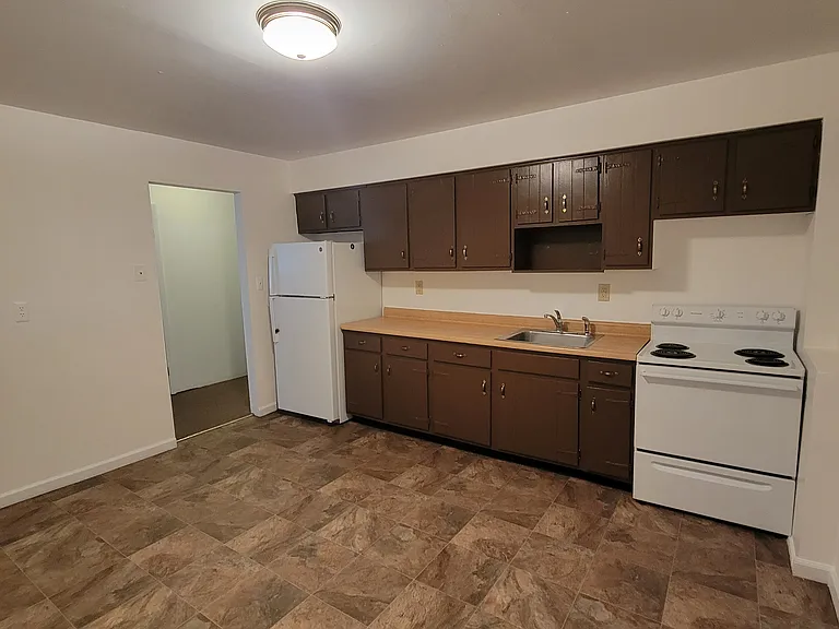 14 Brook St #3 — Photo 10