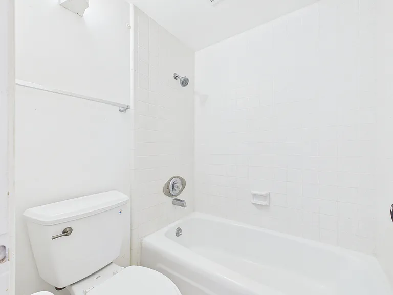 500 Glenwood Cir #233 — Photo 9
