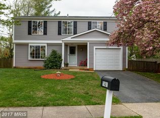 8401 Woodford Ct, Vienna, VA 22182