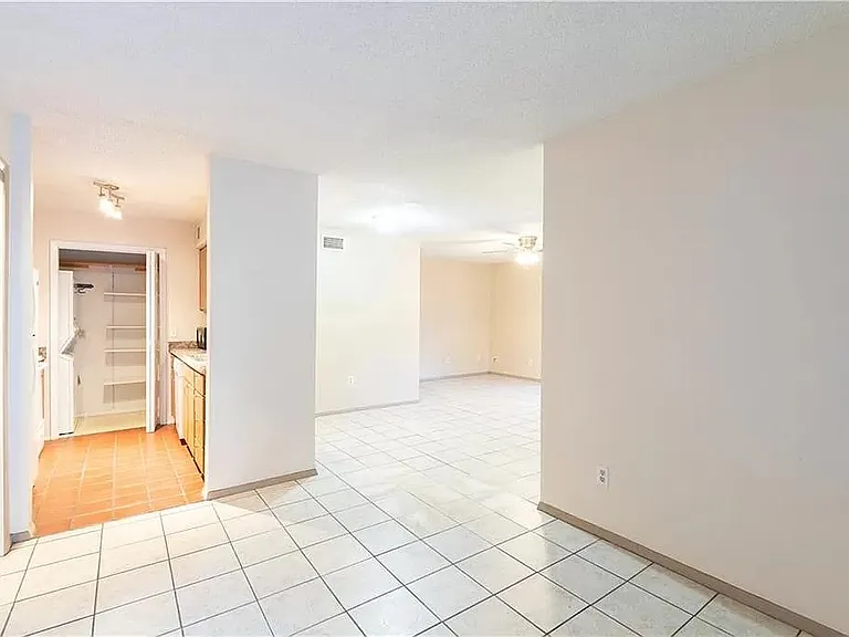 402 Fredericksburg St #1 — Photo 4