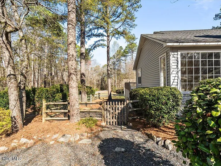 405 Spring Lake Dr — Photo 32