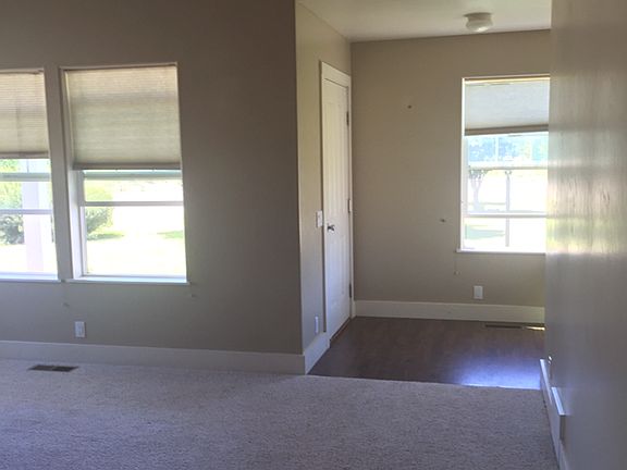 3rd image of 50 Crystal Lake Dr