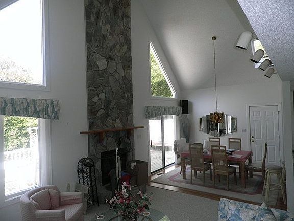 3rd image of 611 Westport Woods Dr
