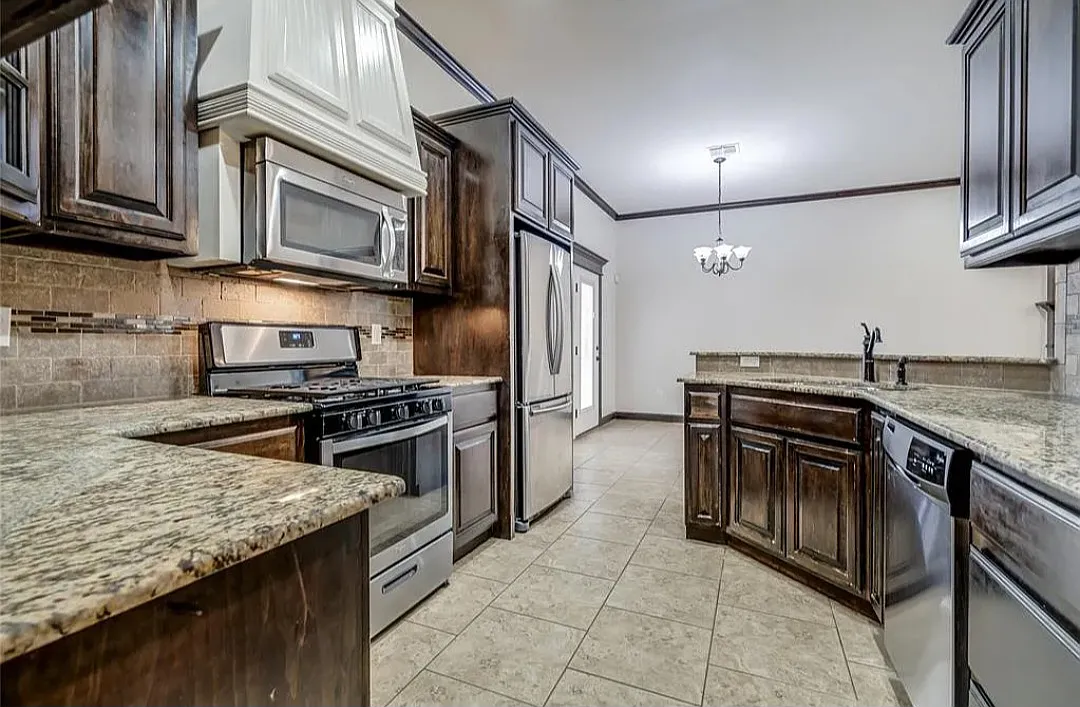 3 bed, 1407 sqft, $1,800 — Photo 1