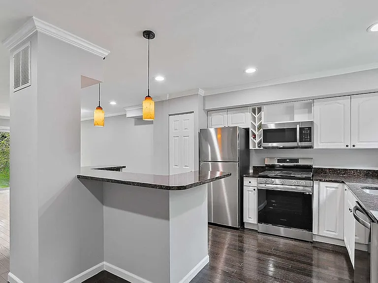 7008 Sherwood Rd #36 — Photo 5