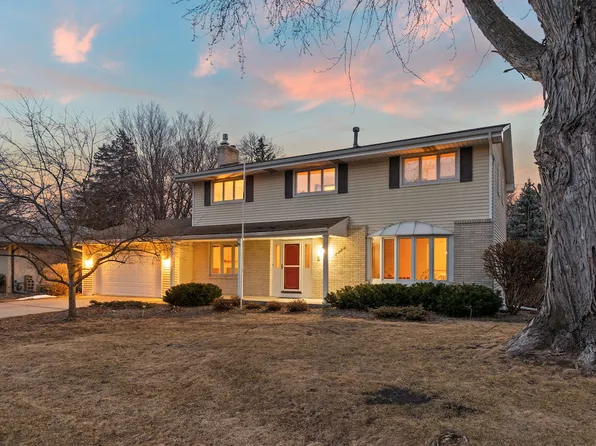 1724 Skillman Ave W, Roseville, MN 55113