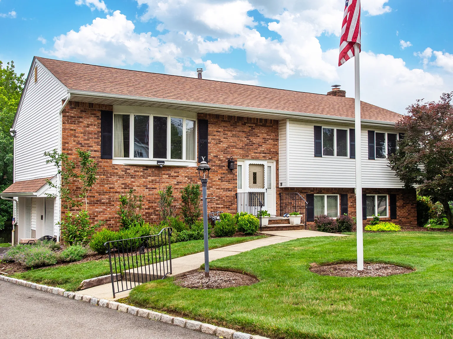 3 bed, $4,900 — Photo 2